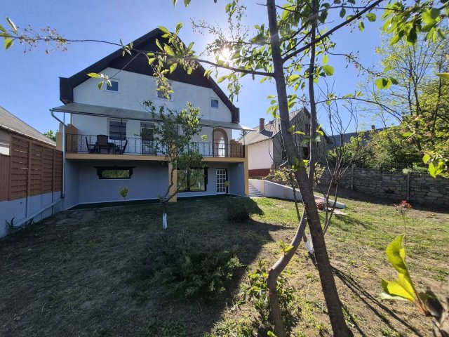 Eladó családi ház, Tiszafüreden 79.9 M Ft, 8 szobás