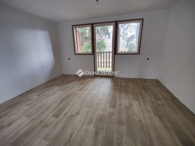 Eladó családi ház, Péterin 35 M Ft, 2 szobás