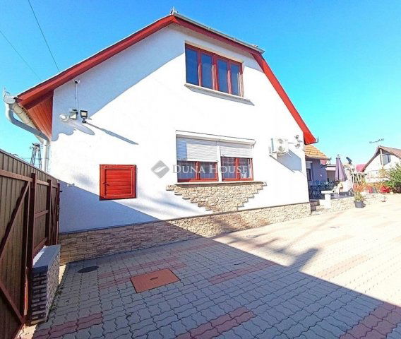 Eladó családi ház, Mohácson 99 M Ft, 4 szobás