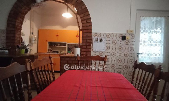 Eladó családi ház, Berettyóújfaluban 88 M Ft, 6 szobás
