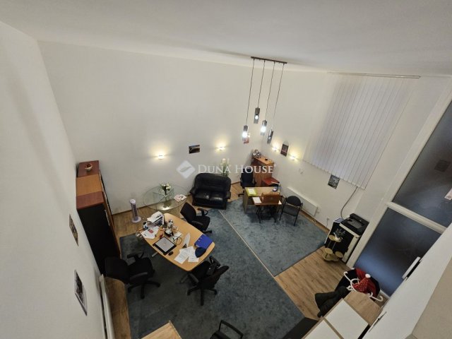 Kiadó iroda, Budapesten, V. kerületben, Veres Pálné utcában