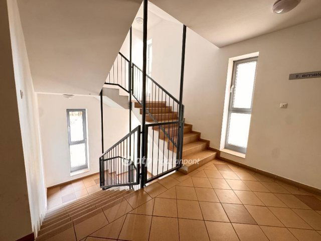 Eladó téglalakás, Győrött 79.9 M Ft, 3 szobás