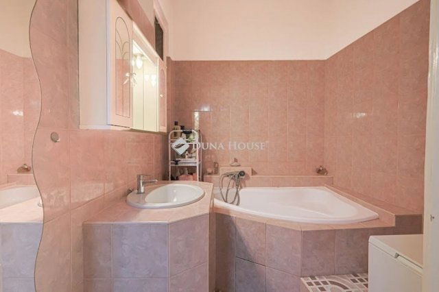 Eladó téglalakás, Budapesten, VIII. kerületben 67 M Ft, 2 szobás