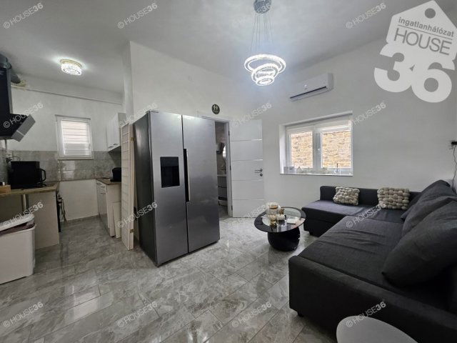 Eladó üzlethelyiség, Kecskeméten 129 M Ft, 5 szobás