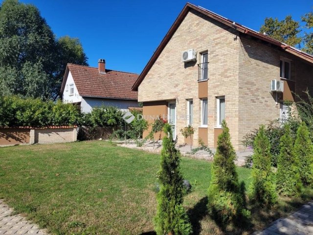 Eladó családi ház, Nagybaracskán 99.9 M Ft, 7 szobás