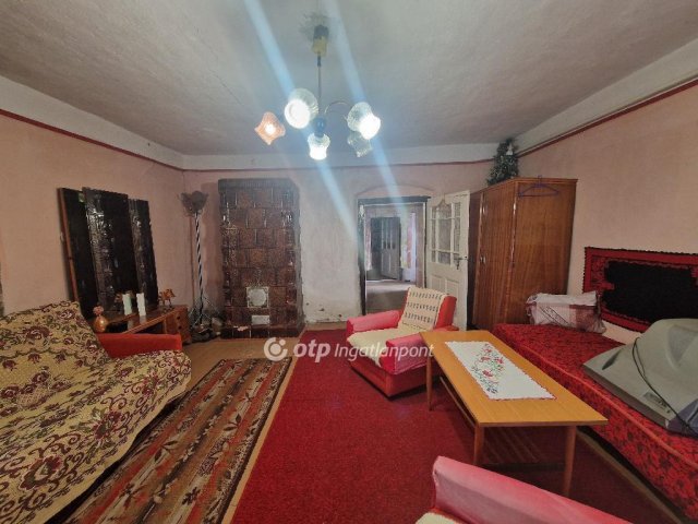 Eladó családi ház, Karcagon 8.99 M Ft, 2 szobás