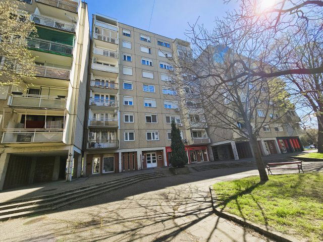 Eladó panellakás, Kiskunhalason 25.8 M Ft, 2 szobás