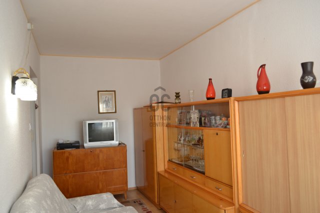 Eladó panellakás, Nyíregyházán 39.9 M Ft, 3 szobás