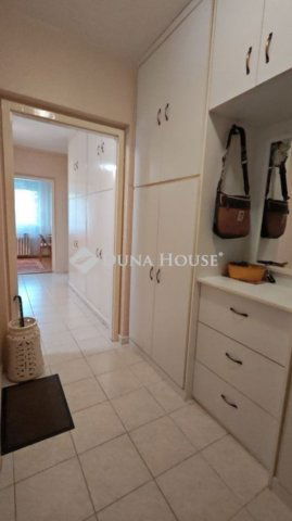 Eladó panellakás, Kecskeméten 44.9 M Ft, 3 szobás