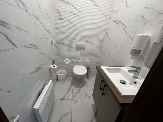 Eladó üzlethelyiség, Kecskeméten 50 M Ft / költözzbe.hu