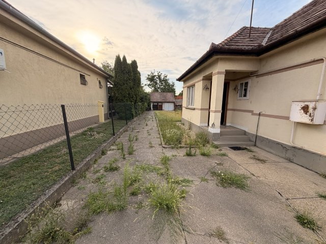 Eladó családi ház, Vácon 85 M Ft, 2 szobás