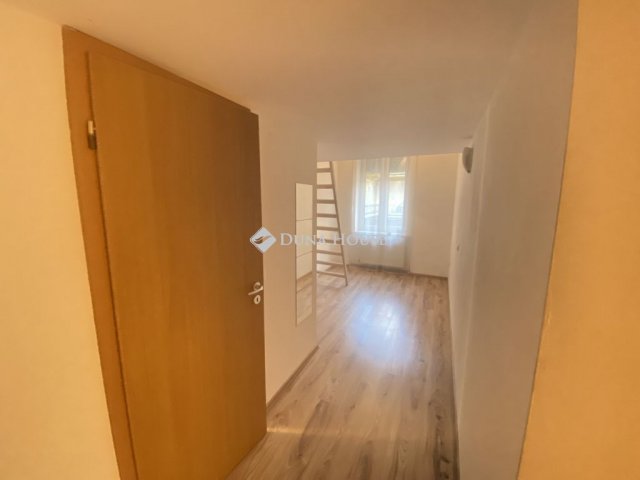 Kiadó téglalakás, albérlet, Budapesten, VI. kerületben