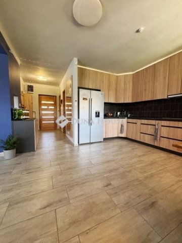 Eladó családi ház, Csömörön 123.9 M Ft, 3 szobás