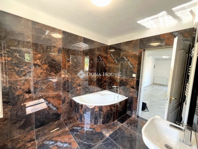 Eladó családi ház, Katafán 64.9 M Ft, 7 szobás