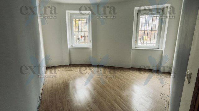 Eladó téglalakás, Szegeden 74.9 M Ft, 3 szobás