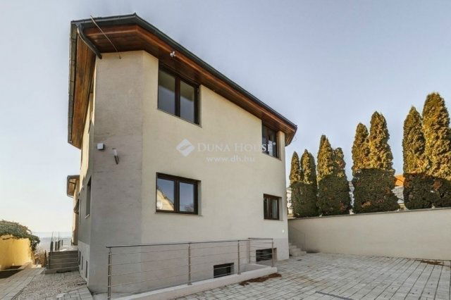 Eladó téglalakás, Budapesten, XI. kerületben 399 M Ft, 8 szobás
