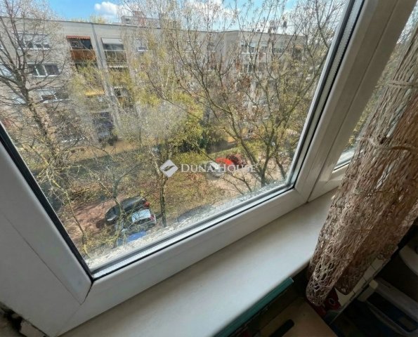 Eladó panellakás, Kecskeméten 46.5 M Ft, 3 szobás