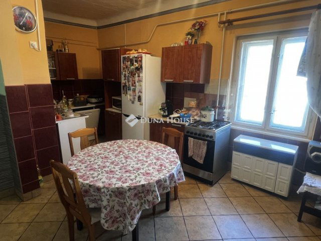 Eladó családi ház, Nagyvenyimen 35.5 M Ft, 3 szobás