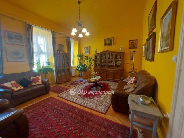 Eladó téglalakás, Pécsett 91 M Ft, 2+1 szobás