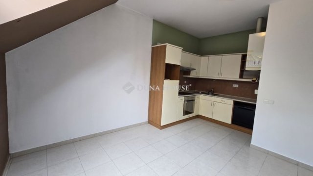 Eladó téglalakás, Veszprémben 65 M Ft, 2 szobás