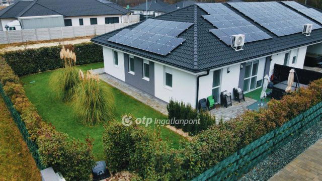 Eladó téglalakás, Sárváron 88.9 M Ft, 3 szobás