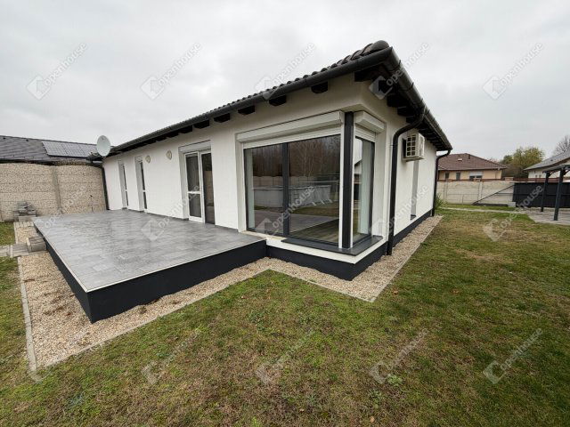 Eladó családi ház, Győrzámolyon 129.9 M Ft, 4 szobás