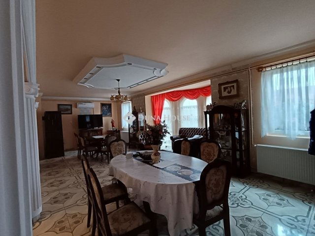 Eladó családi ház, Szegeden 82 M Ft, 5 szobás