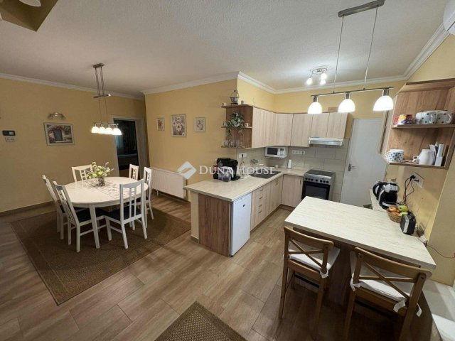 Eladó családi ház, Dabason 119.9 M Ft, 4 szobás