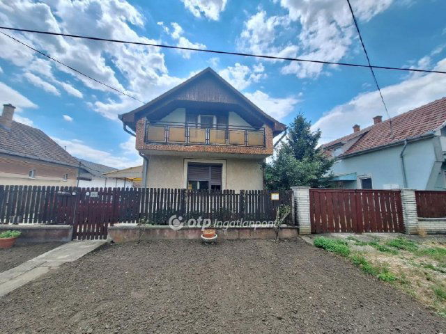 Eladó családi ház, Túrkevén 32.5 M Ft, 3 szobás
