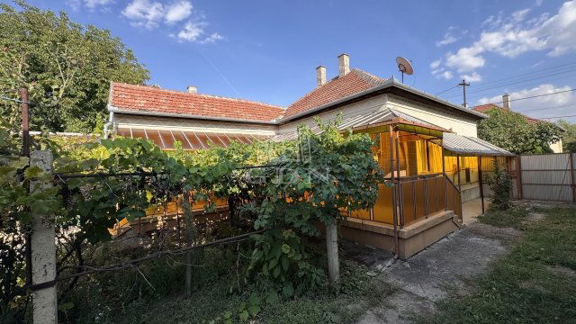 Eladó családi ház, Szegeden 67.9 M Ft, 3 szobás
