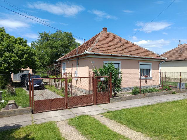 Eladó családi ház, Emődön 24 M Ft, 2+2 szobás