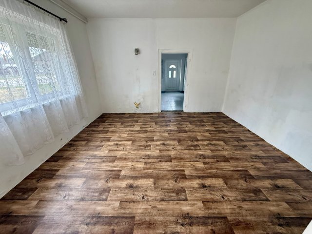 Kiadó családi ház, albérlet, Móron 180 E Ft / hó, 2 szobás