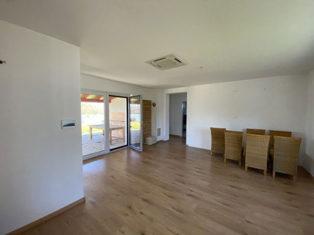 Eladó családi ház, Hövejen 125 M Ft, 2 szobás