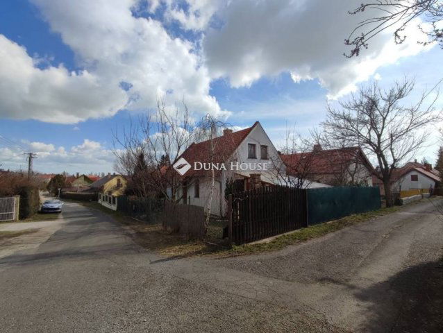 Eladó nyaraló, Vonyarcvashegyen 115 M Ft, 4+1 szobás
