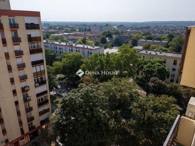 Eladó panellakás, Pécsett 52.9 M Ft, 2 szobás