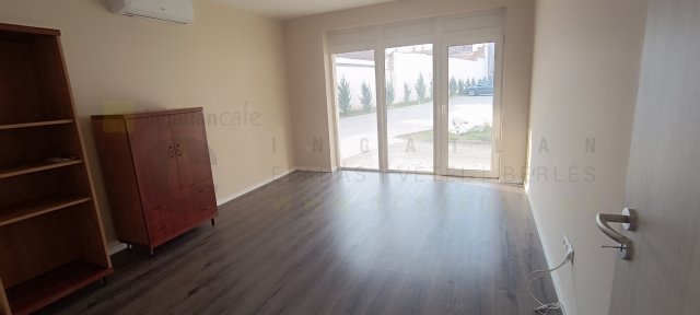 Kiadó üzlethelyiség, Szegeden 308 E Ft / hó