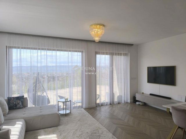 Eladó családi ház, Vácon 149.99 M Ft, 5 szobás