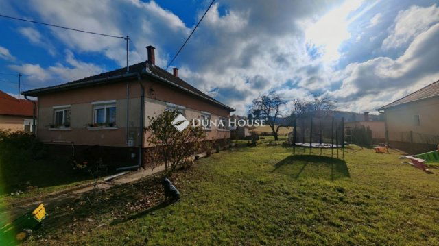 Eladó családi ház, Káváson 46.9 M Ft, 4 szobás
