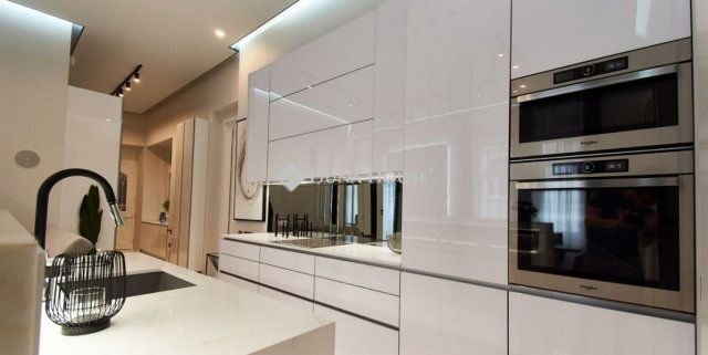 Eladó téglalakás, Budapesten, V. kerületben 339.9 M Ft, 4 szobás