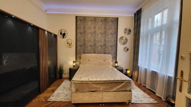 Kiadó téglalakás, albérlet, V. kerületben, Váci utcában