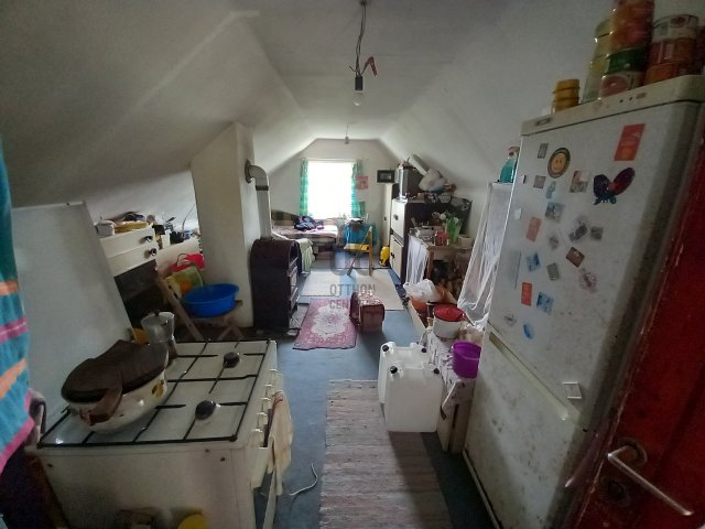 Eladó családi ház, Pécsett 8 M Ft, 2 szobás