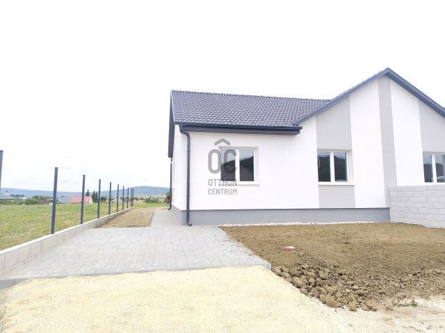 Eladó családi ház, Tarjánon 97.6 M Ft, 4 szobás