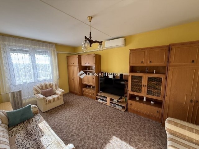 Eladó panellakás, Pécsett 36.9 M Ft, 2 szobás