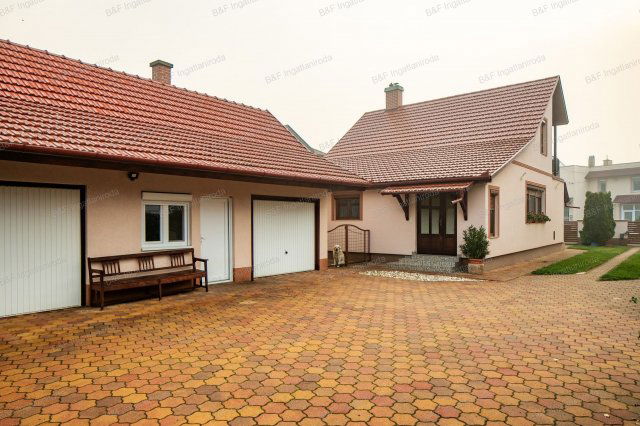 Eladó családi ház, Hajdúszoboszlón 159 M Ft, 5 szobás