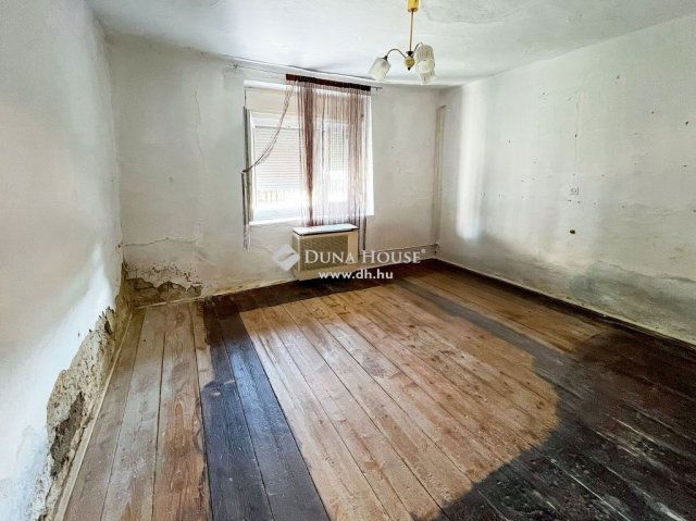 Eladó családi ház, Ságváron 30 M Ft, 3 szobás