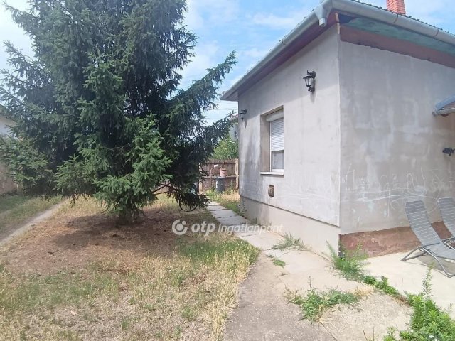 Eladó családi ház, Törökszentmiklóson 24.5 M Ft, 1+1 szobás
