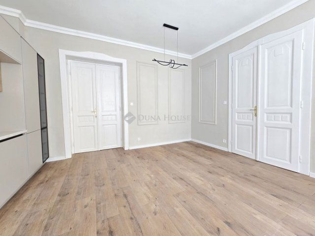 Eladó téglalakás, Pécsett 65.9 M Ft, 3 szobás