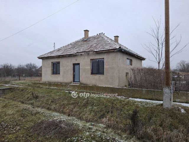 Eladó telek, Tetétlenen 5.9 M Ft / költözzbe.hu