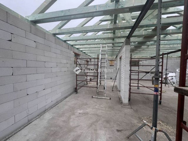 Eladó téglalakás, Bicskén 99.9 M Ft, 3 szobás