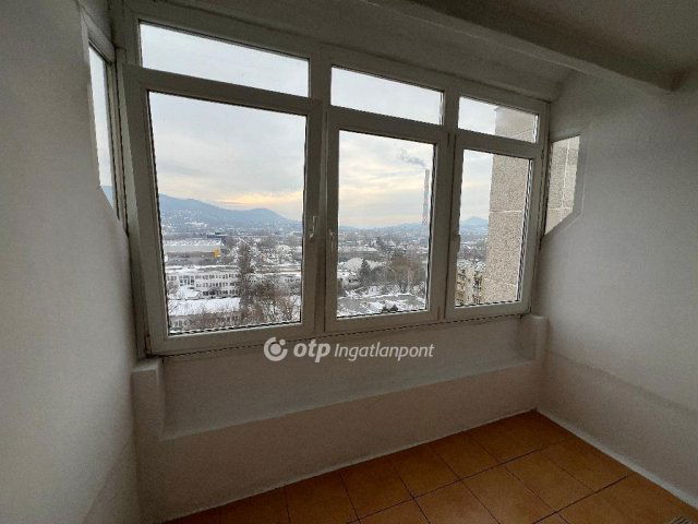 Eladó panellakás, Budapesten, III. kerületben 73.99 M Ft